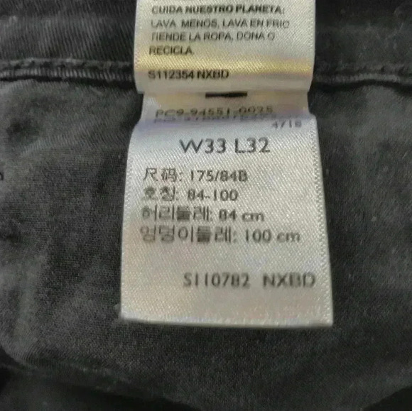 Levi's - Picture 2 of 4